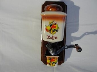 Porcelánový, závěsný, zrenovovaný mlýnek na kávu - Ovoce