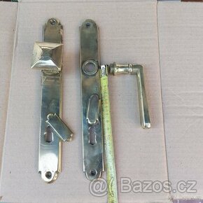 Mosazné kliky a štítky ke dveřím+funkční zámek.