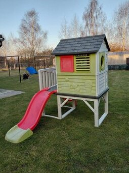 Domeček se skluzavkou