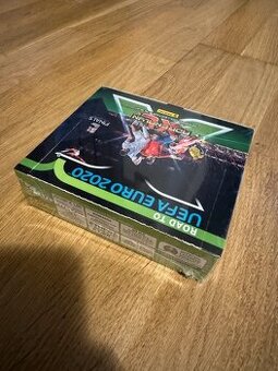 Fotbalový box kartiček Panini Adrenalyn XL Road To Euro 2020