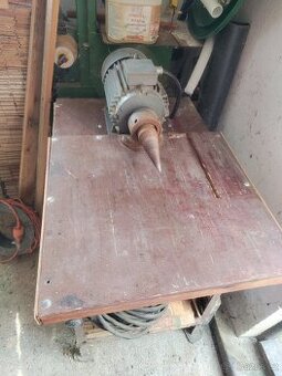 Kuželová štípačka dřeva