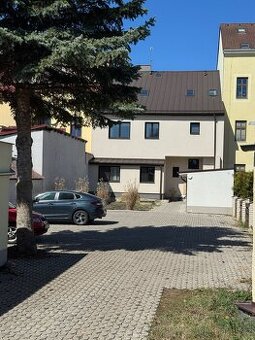 Pronájem bytu 3kk plus garážové stání