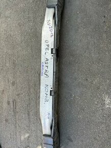 Opel Astra kombi rv 2012 zadní výztuha nárazníku