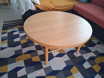 Nepřevrhnutelný konferenční stolek