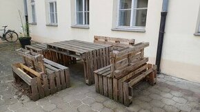 Zahradní nábytek z europalet, 3 lavičky a 2 stoly