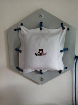 karate boxovací pytel makiwara cca 60x60cm deska