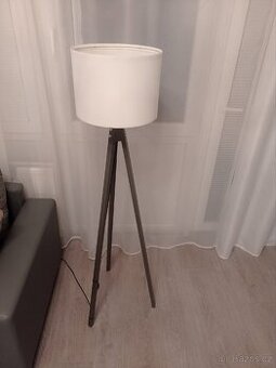 Stojací lampa
