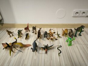 Sada plastových dinosaurů