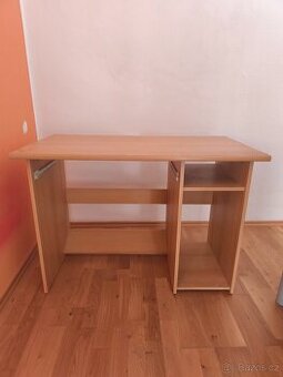 Pracovní stůl