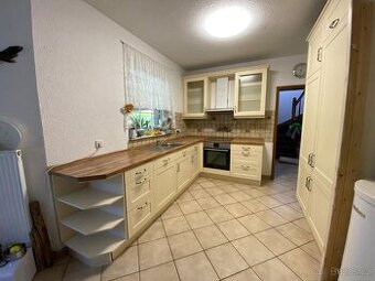 Moderní kuchyňská linka se spotřebiči - 1