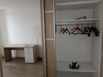 Prodáme vestavěnouskříň - 1