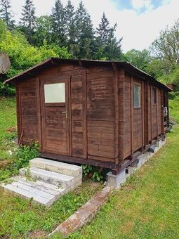 Dřevěná chatka 6x3m