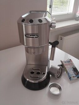 Pakovy kavovar delonghi