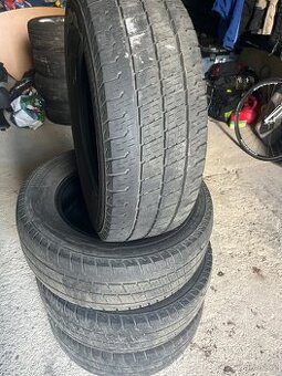 Pneu 235/65/16c