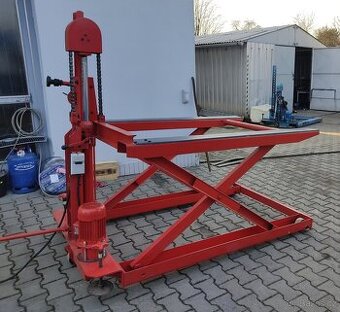 1,5t hydraulický nůžkový zvedák DDR přetěsněný + nový olej