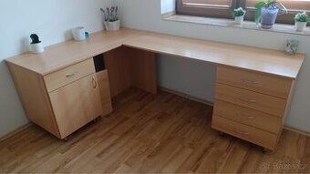 Rohový psací stůl