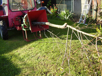 MT8 046 štěpkovač