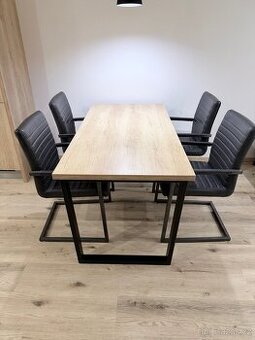 Jídelní stůl a židle