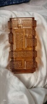skleněná váza "Panelák" od Jiřího Zejmona. Rok 1969