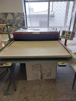 Termotransferový nažehlovací lis