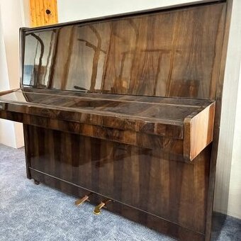 Věnování piana z důvodu rekonstrukce