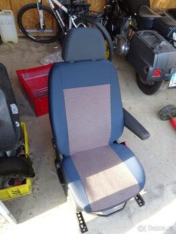 Sedadlo a podstavec pravá strana Sprinter 906-Crafter-06-17