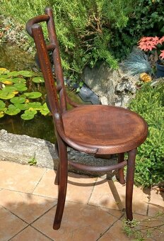 Stará židle po repasi vč.doplňků