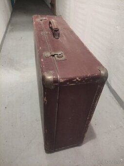 kufr retro s kováním