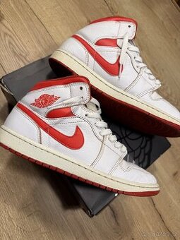 Nike Jordan 1 MID SE - 1