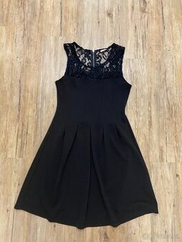Černé krátké šaty