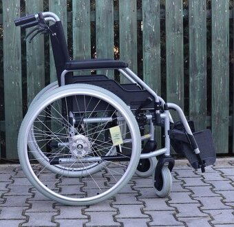 041-Mechanický invalidní vozík Meyra. - 1
