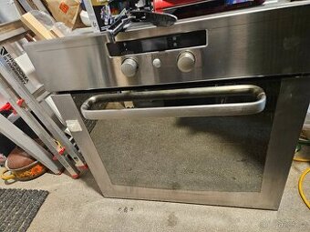 Vestavná trouba Whirlpool