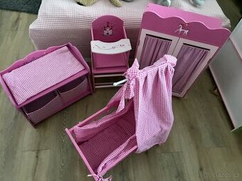 Krasny dreveny nabytek pro panenku- miminko