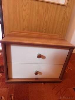 Prodám noční stolek