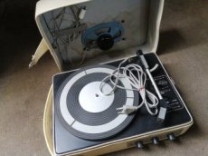 KUFŘÍKOVÝ GRAMOFON Supraphon s Deskami - retro