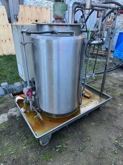 Nerezové nádoby, čerpadla, frekvenční měniče