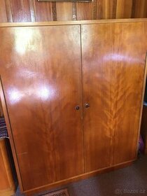 Šatní skříň + 2 noční stolky