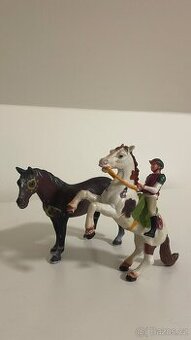Dva koně s jezdcem - postavičky