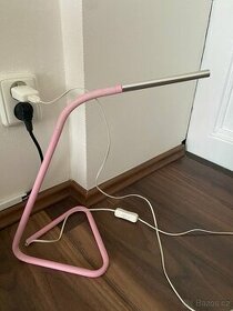 Pracovní růžová lampa HARTE IKEA