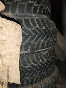 Celoroční pneu Nokian 215/65 R16 102 h 2x6,5 2x4,5mm