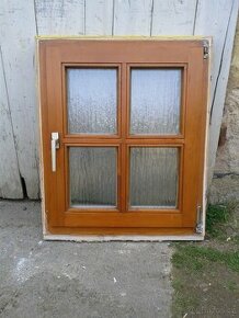 Dřevěné okno 71 x 85 cm - neprůhledné