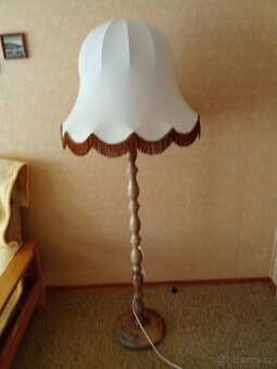 Stojací lampa