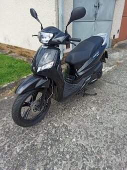 REZERVACE  Peugeot Tweet 125 + přilba