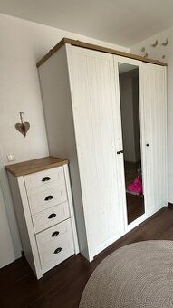Šatní skříň MARKSKEL 162×210 bílá/barva+komoda