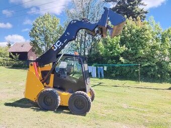 Smykem řízený nakladač JCB Robot 155