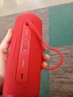 JBL flip 6 červený