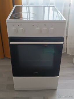 Prodám sklokeramický sporák Mora s horkovzdušnou troubou