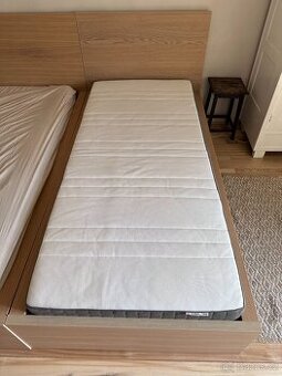 postel MALM IKEA 90x200, rošt Lonset a matrace Morgedal