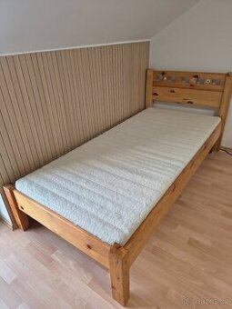 Dřevěná postel z masivu 90 x 200