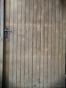 Vrata garážová na kovovém rámu. Bez rámu.